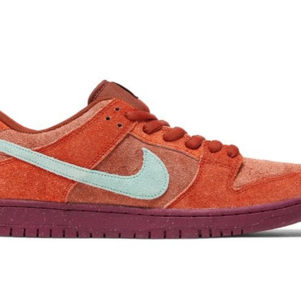 2023
Dunk Low SB 'Mystic Red'  NWT and box - Picture 3 of 12